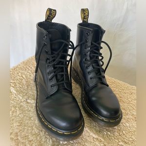 Doc Martin 1460 boots like new! Size 7L
